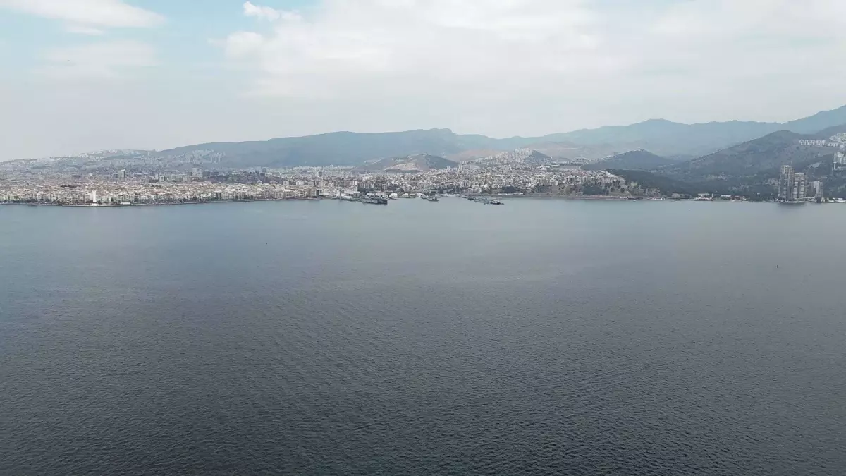 İzmir Körfezi\'ndeki Kötü Koku Geri Döndü