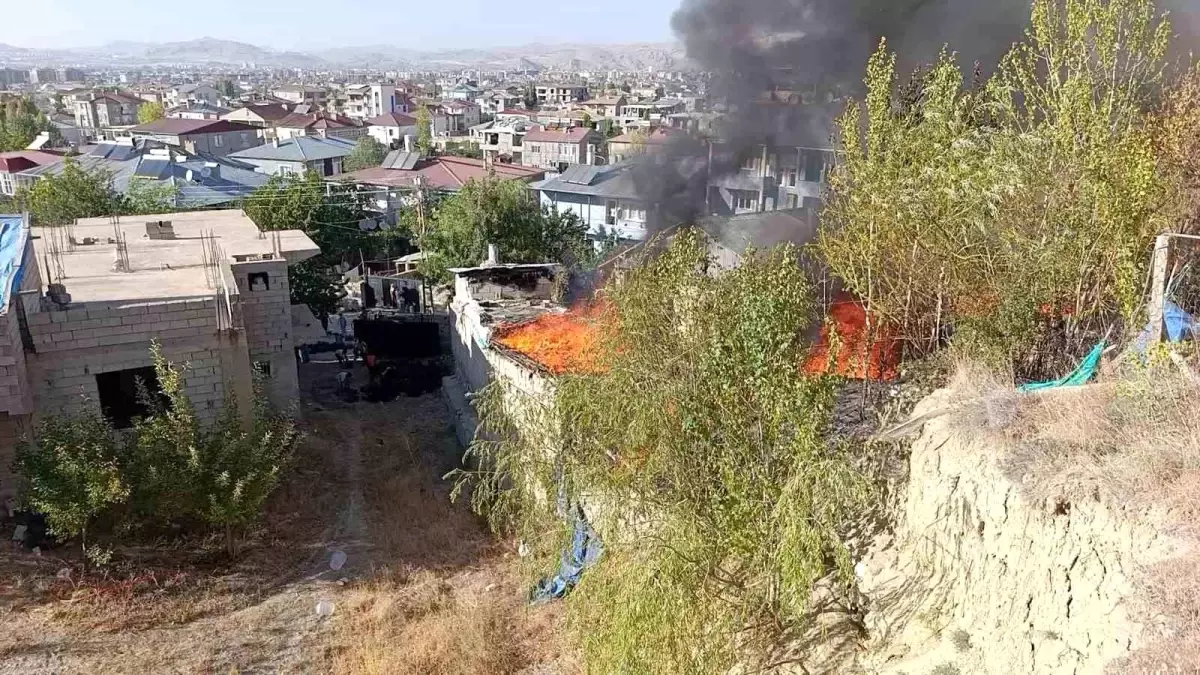 Van\'da Kömürlükte Yangın: Paniğe Neden Oldu