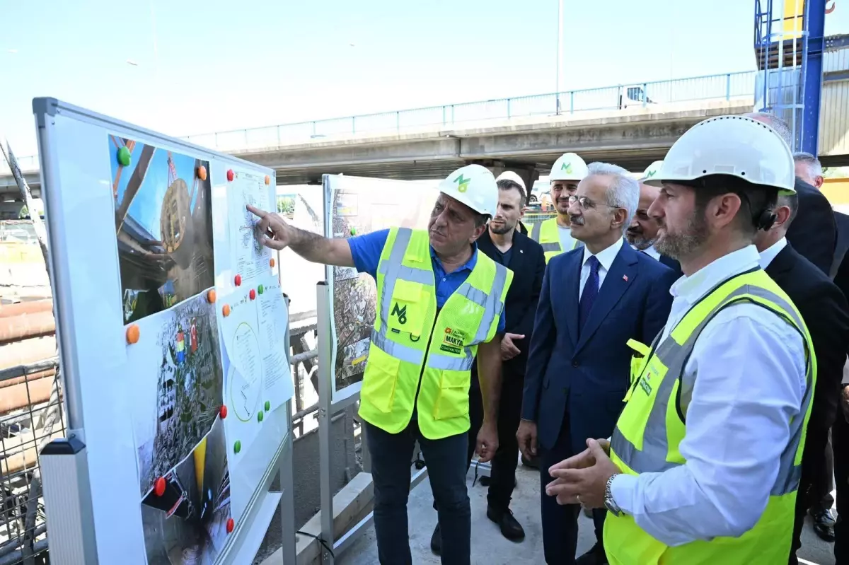 Ulaştırma Bakanı Bükreş Metro\'sunu Ziyaret Etti