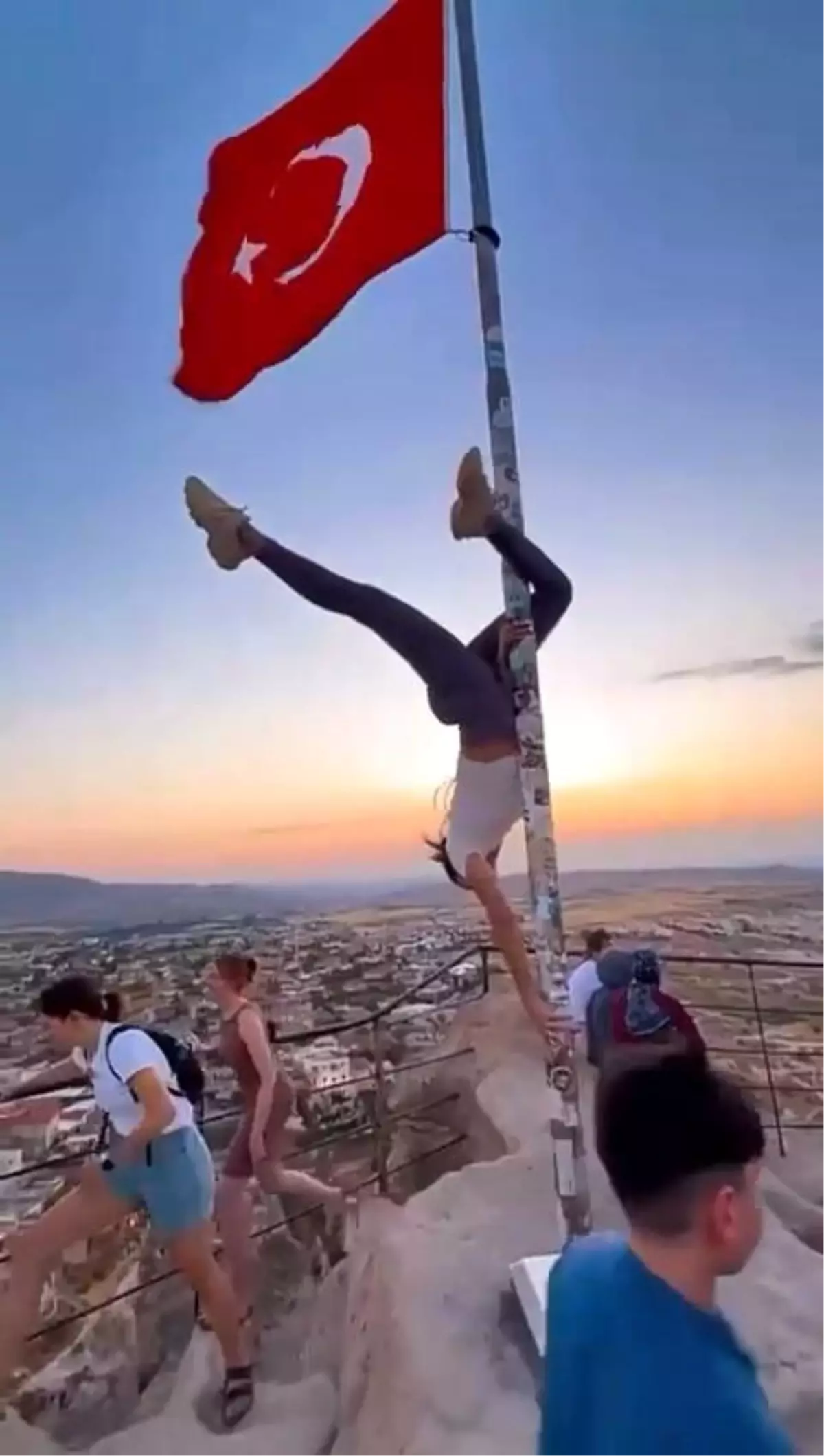 Kapadokya\'da Bayrağa Saygısızlık Tepki Topladı