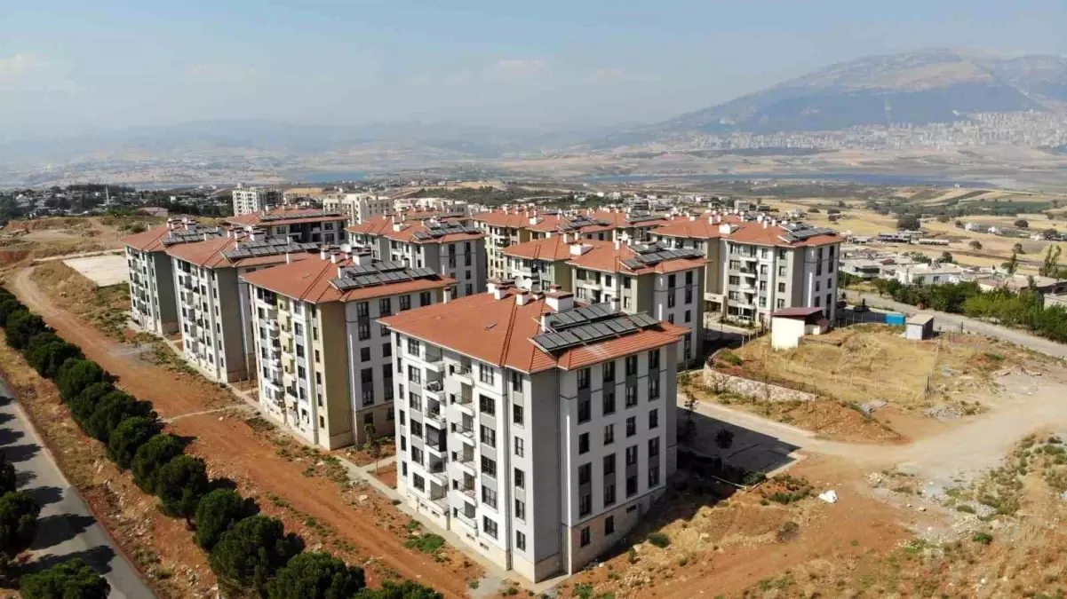 Selçuk Bayraktar Depremzedeleri Sevindirdi