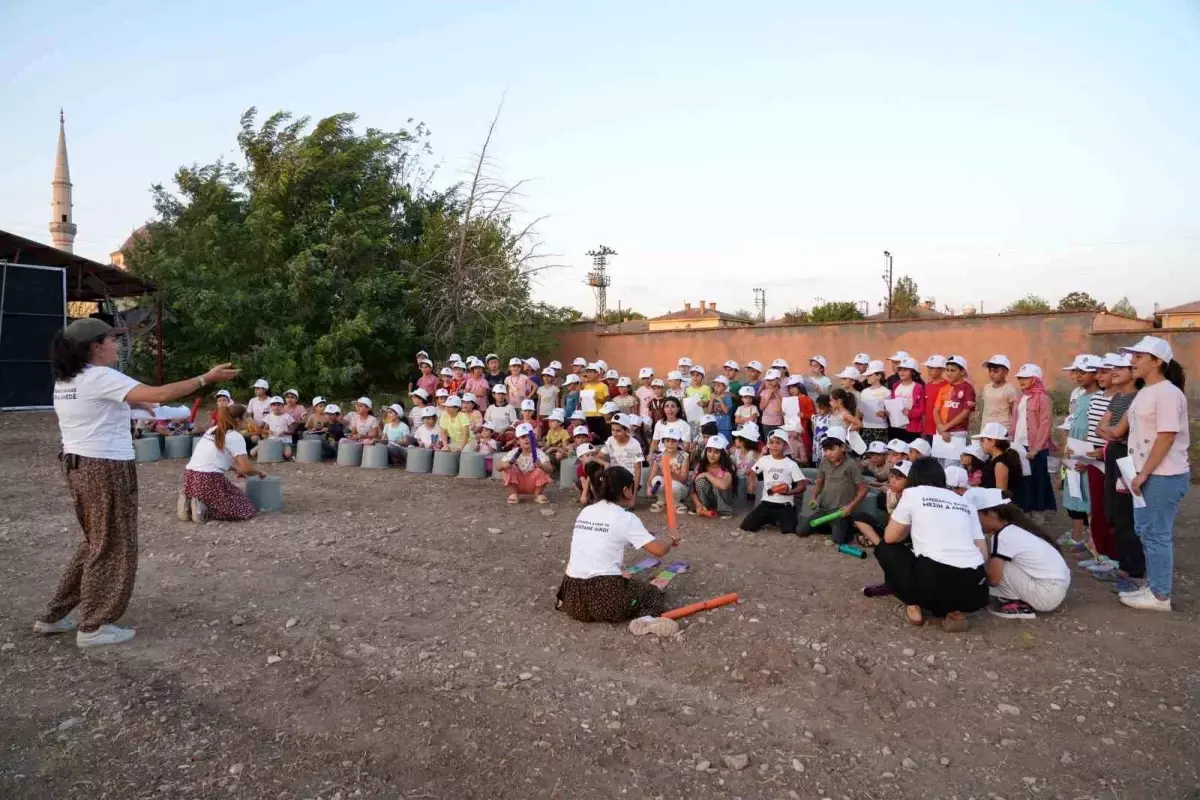 Diyarbakır\'da \'Çocuk Köy Şenlikleri\' ile Yüzlerce Çocuğun Eğlencesi