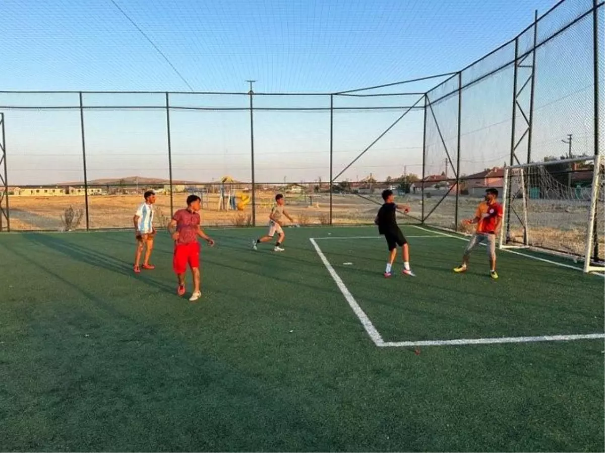 Mahmudiye\'de Genç Futbolculardan Antrenman
