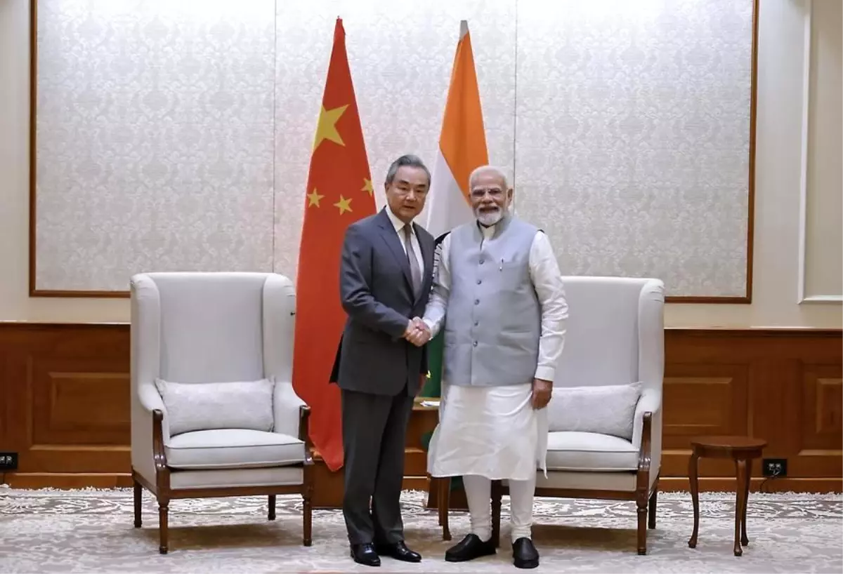 Modi ve Wang Yi\'den İkili İlişkiler Vurgusu