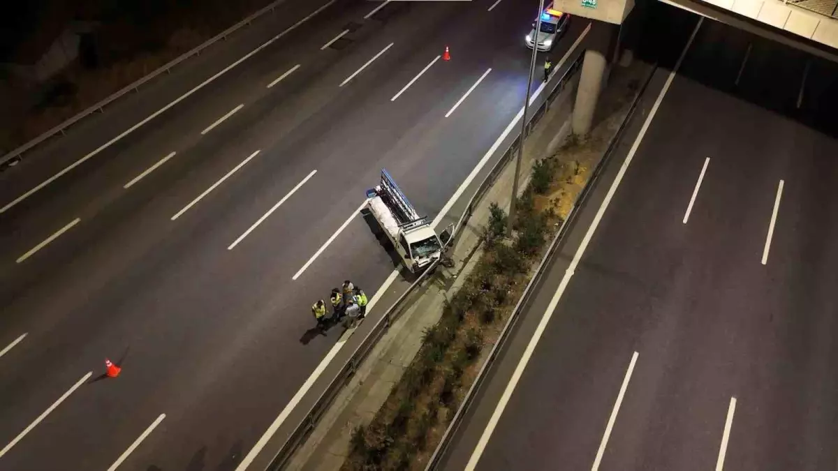 Kuzey Marmara Otoyolu\'nda Kaza: Sürücü Kurtarıldı