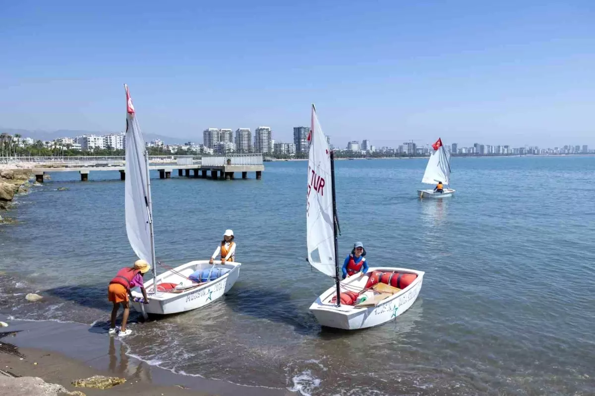 Mersin\'de Su Sporları ile Gençler Denizi Keşfediyor