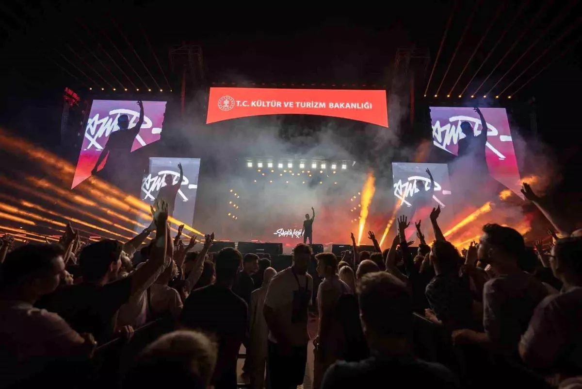 Sagopa Kajmer Erzurum\'da Konser Verdi