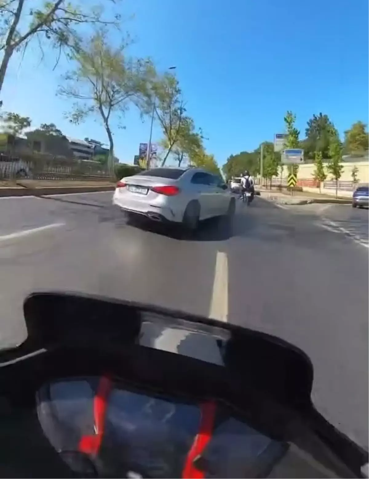 Sarıyer\'de Motosiklet Kazası: Sürücü Kaçtı