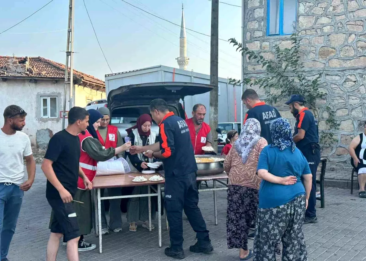 Türk Kızılay\'dan Sındırgı Depremzedelerine Beslenme Desteği