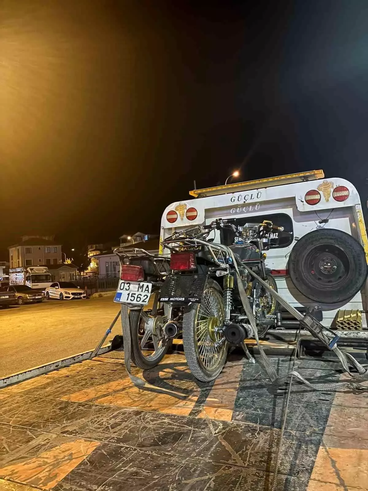 Afyonkarahisar\'da Trafik Denetiminde Cezalar 631 Bin TL\'ye Ulaştı