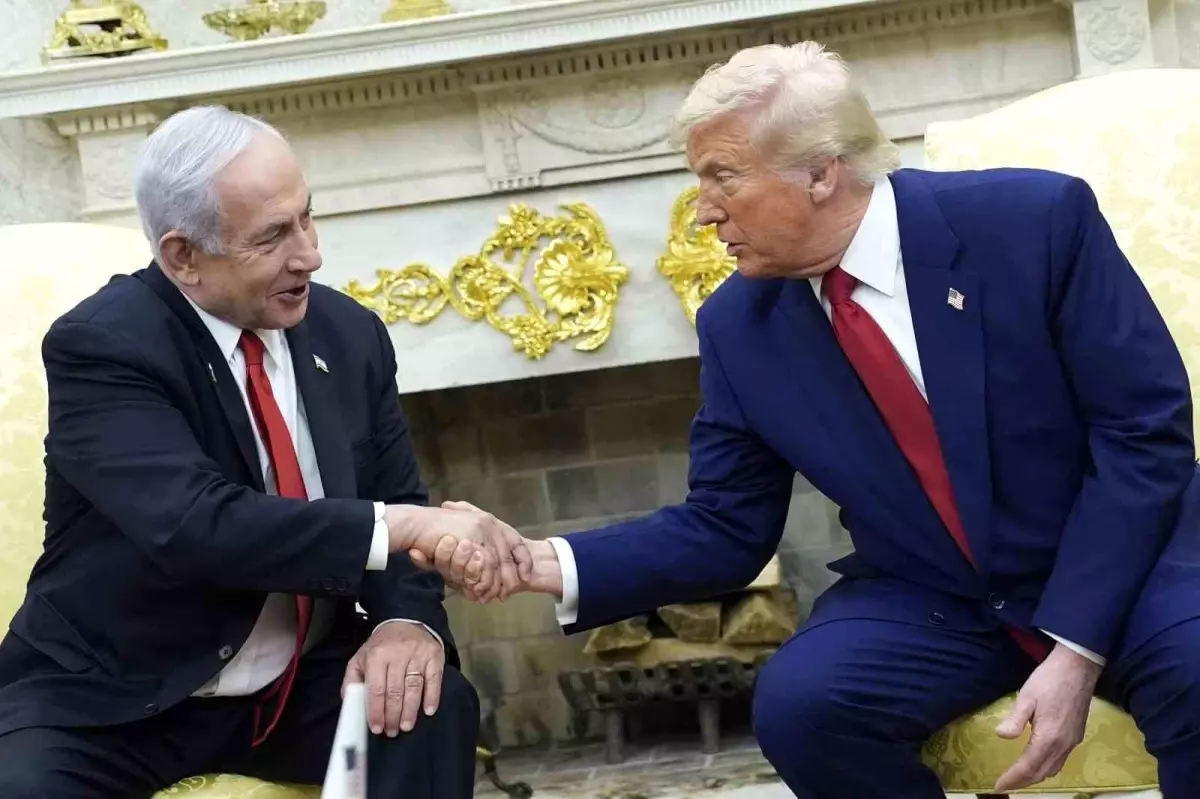 Trump, Netanyahu\'yu \'Savaş Kahramanı\' Olarak Tanımladı