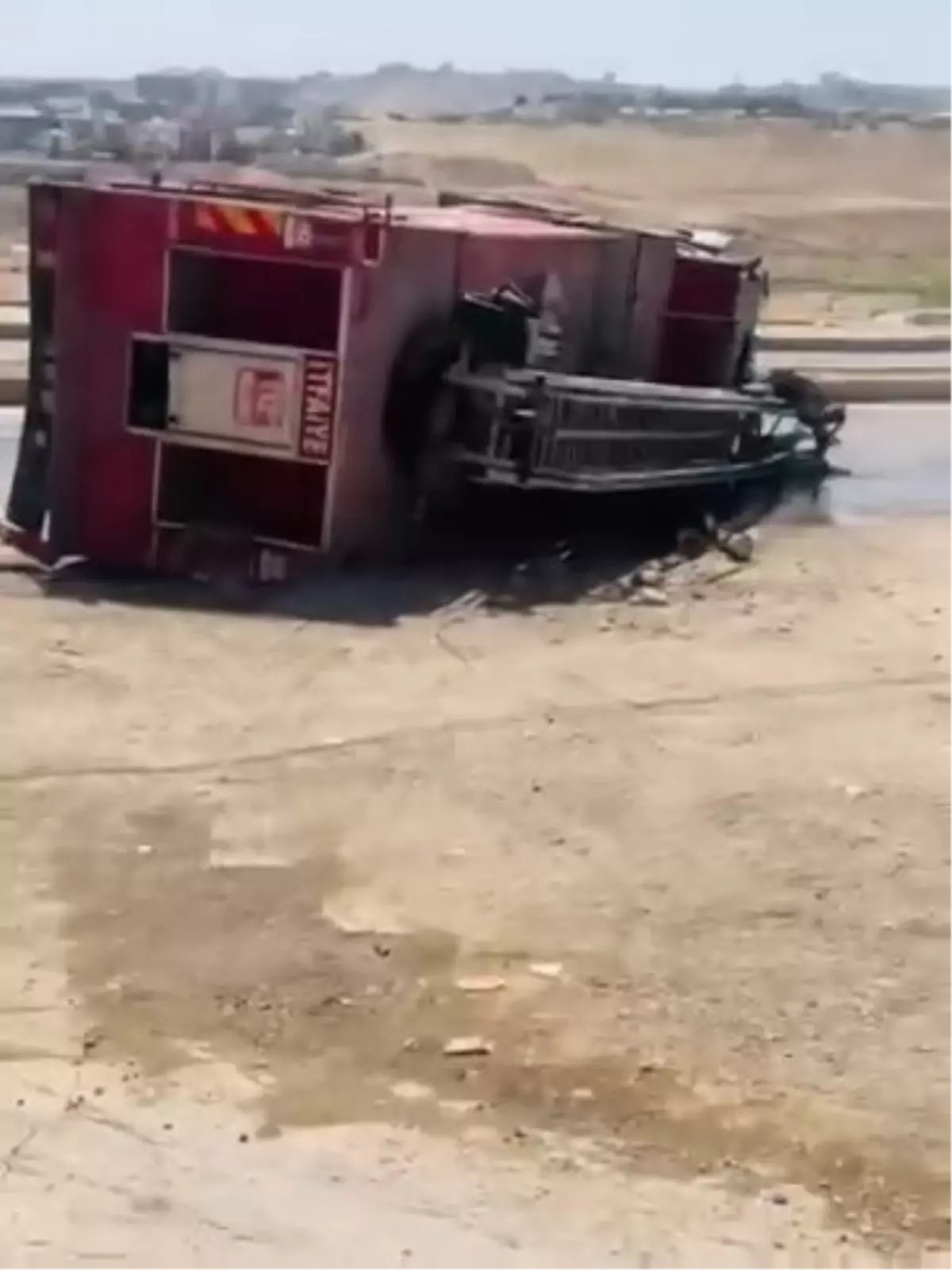 Cizre\'de İtfaiye Aracı Devrildi, 5 Yaralı