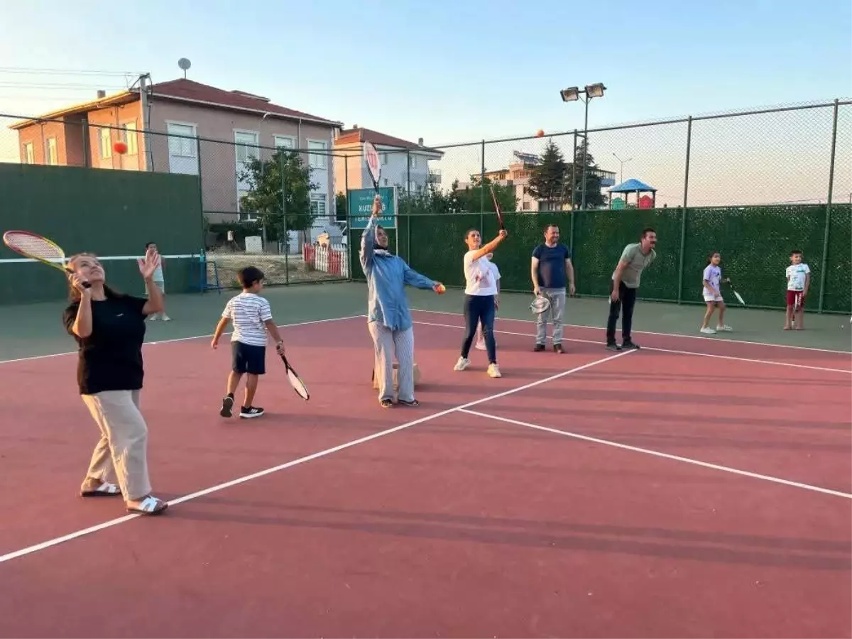 Aile Spor Şenliği Çal\'da Renkli Görüntülerle Gerçekleşti