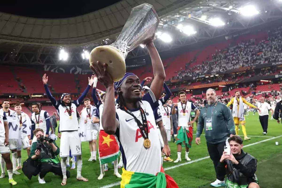 Galatasaray, Fenerbahçe\'nin transferdeki gözdesini istiyor
