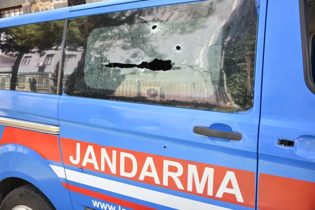 Jandarma aracındaki 2 kuzen, silahlı saldırıda yaralandı Jandarma aracındaki 2 kuzen, silahlı saldırıda yaralandı