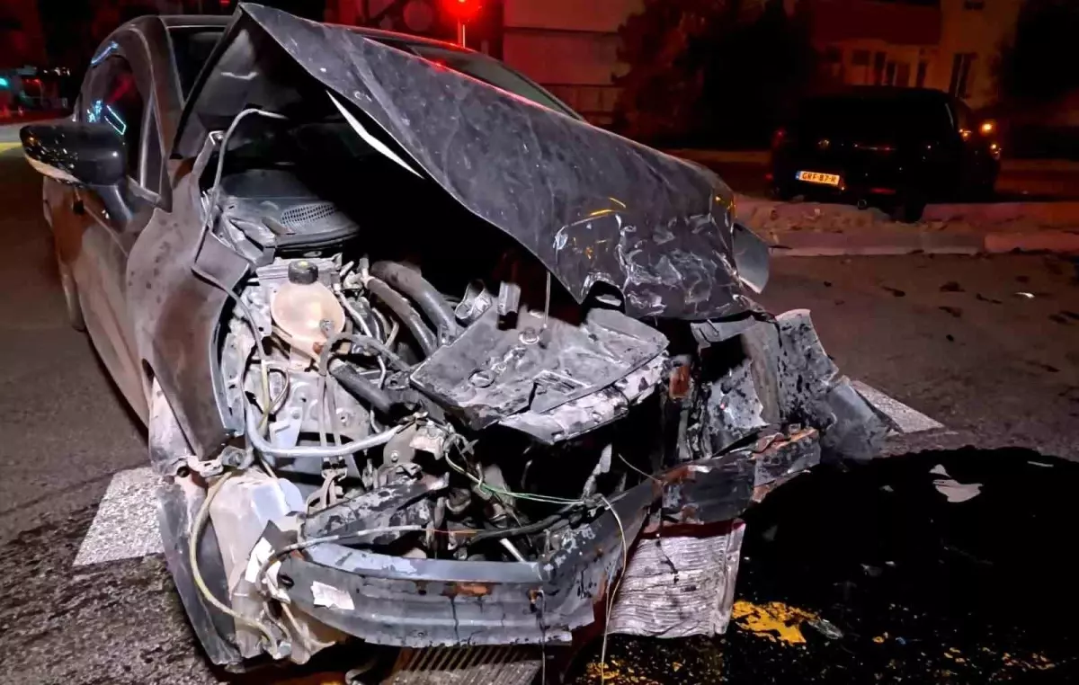 Aksaray\'da Trafik Kazası: Şans Eseri Yaralanan Yok