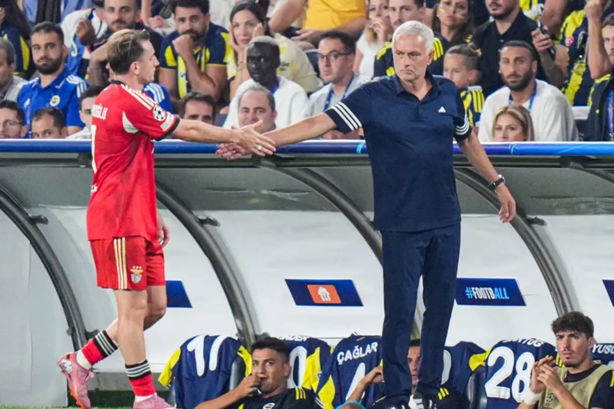 Kerem Aktürkoğlu\'nun transferi iptal mi oldu? Mourinho açıkladı