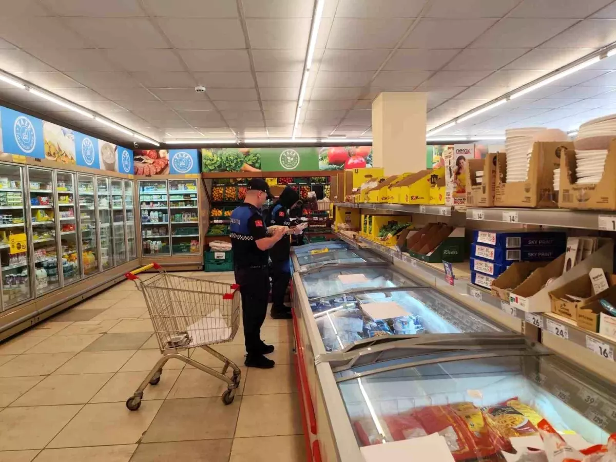 Körfez Belediyesi\'nden Marketlere Eş Zamanlı Denetim
