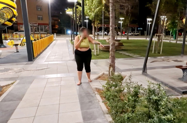 'Tecavüz ediyorlar' diye çığlık attı, yardıma gelenleri darbetti