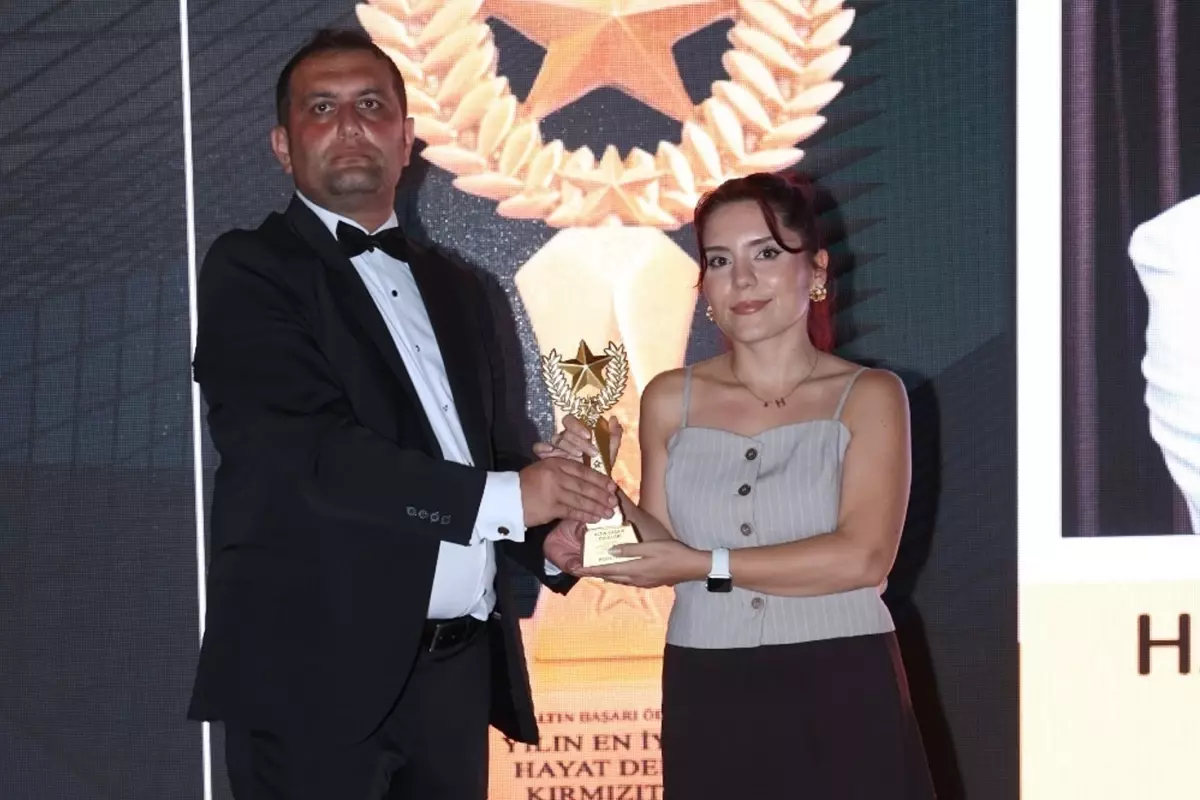 Altın Başarı Ödülleri\'nde gurur gecesi: Haberler.com\'a büyük onur