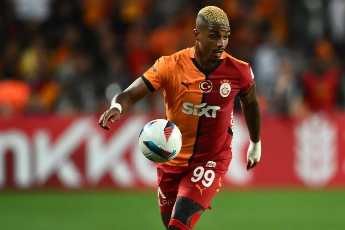 Ayrılık iddialarına son noktayı koydu: Konuşmayı bırakın, Galatasaray\'dayım