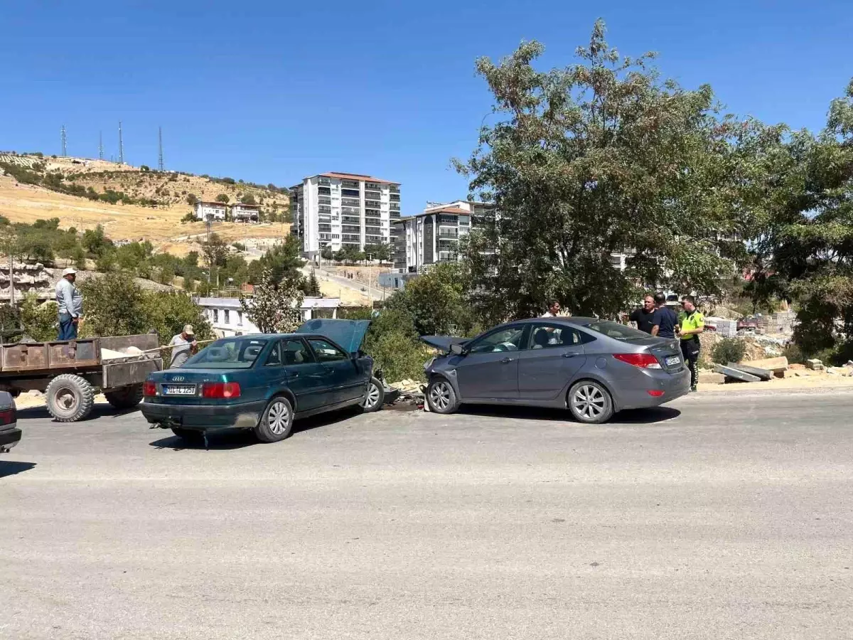 Adıyaman\'da Kaza: 2 Yaralı