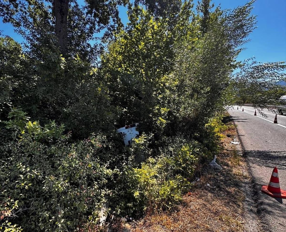 İnegöl\'de Minibüs Şarampole Yuvarlandı