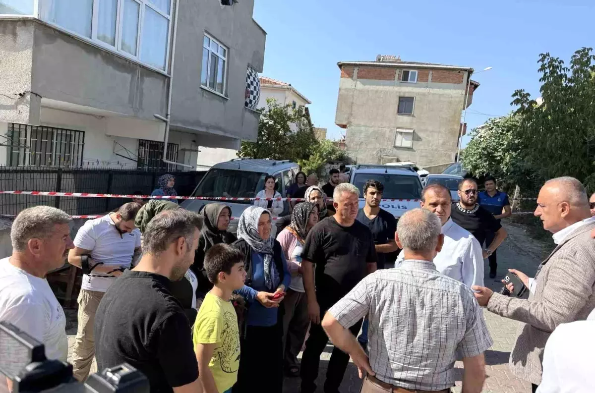 Büyükçekmece\'de Binalarda \'Çatırtı\' Sesleri Nedeniyle Tahliye
