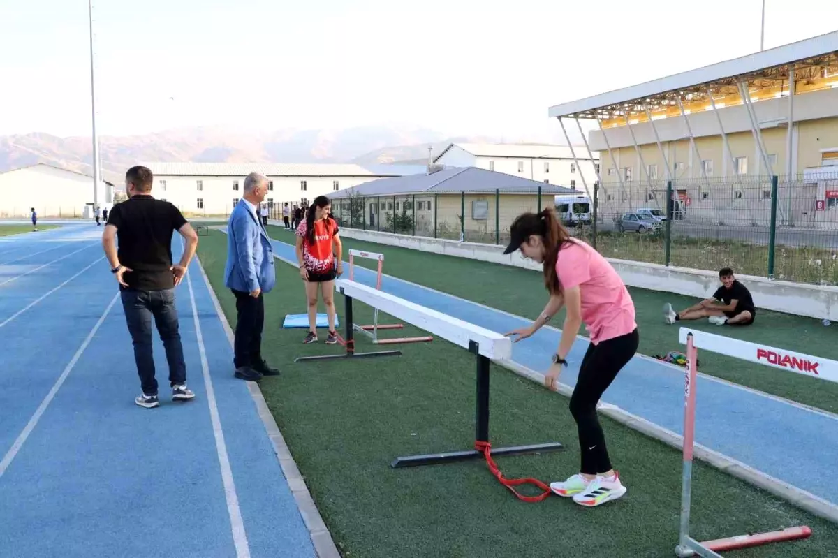 Muş\'ta Genç Atletler Yaz Spor Okulları\'nda