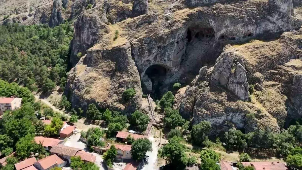 Eskişehir\'deki İnönü Mağaraları Turistlerin Gözdesi
