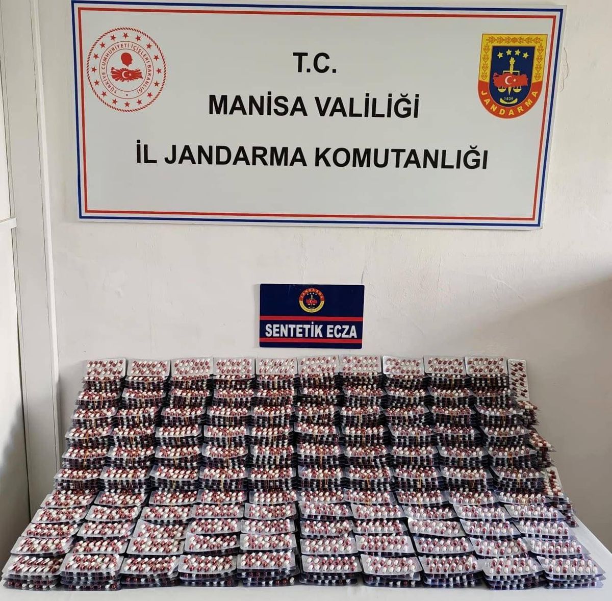 Manisa\'da Uyuşturucu Operasyonu: 30 Bin Hap Ele Geçirildi