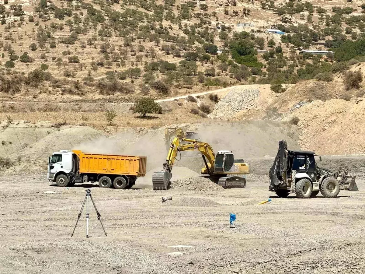 Mardin\'de İki Yeni Futbol Sahası Yapımına Başlandı