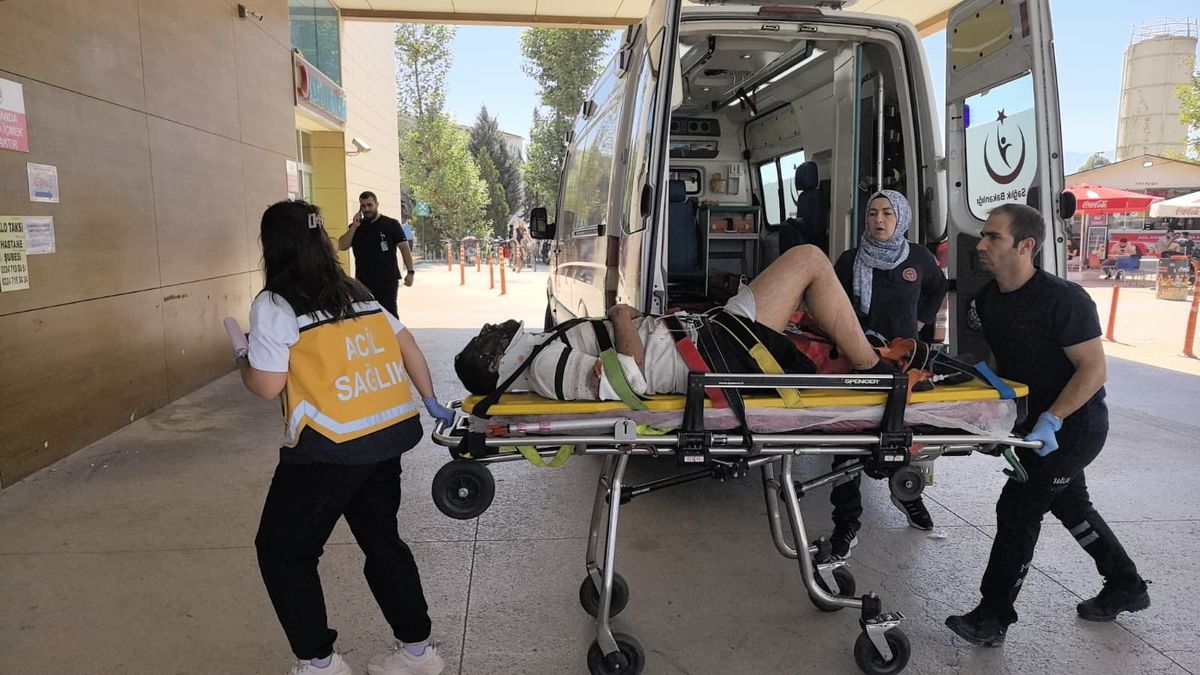 İnegöl\'de Minibüs Şarampole Yuvarlandı