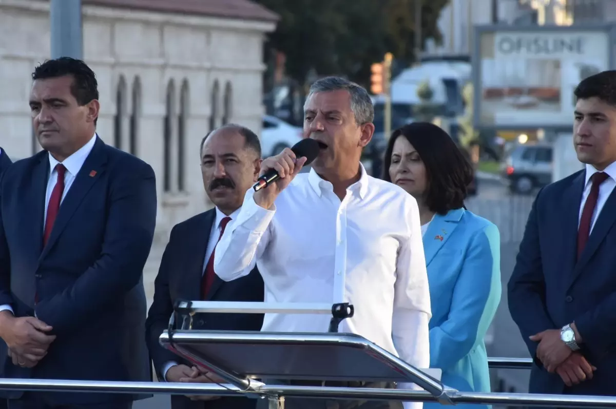 Özgür Özel: Gazze\'de yaşananlara karşı TBMM\'yi olağanüstü toplantıya çağırıyoruz (2)