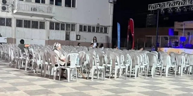 Özlem Çerçioğlu'na soğuk duş! Konser alanındaki sandalyeler boş kaldı