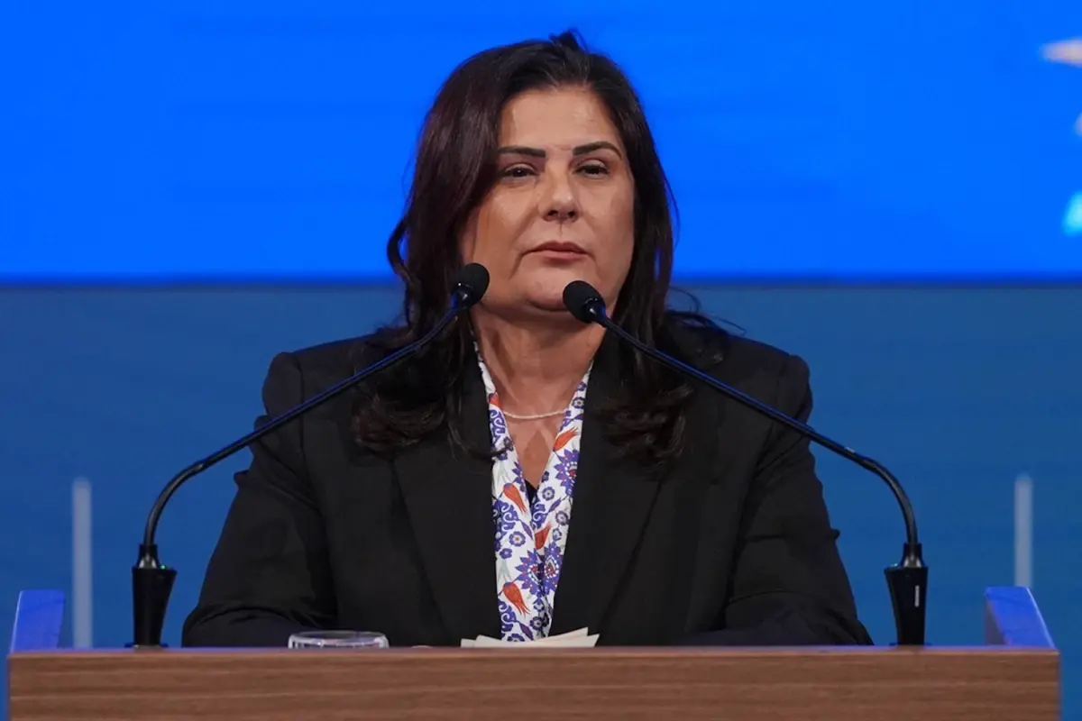 Özlem Çerçioğlu\'na soğuk duş! Konser alanındaki sandalyeler boş kaldı