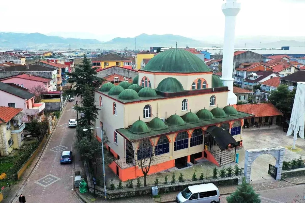 Kocaeli\'de 897 Camiye Boya Desteği Sağlandı