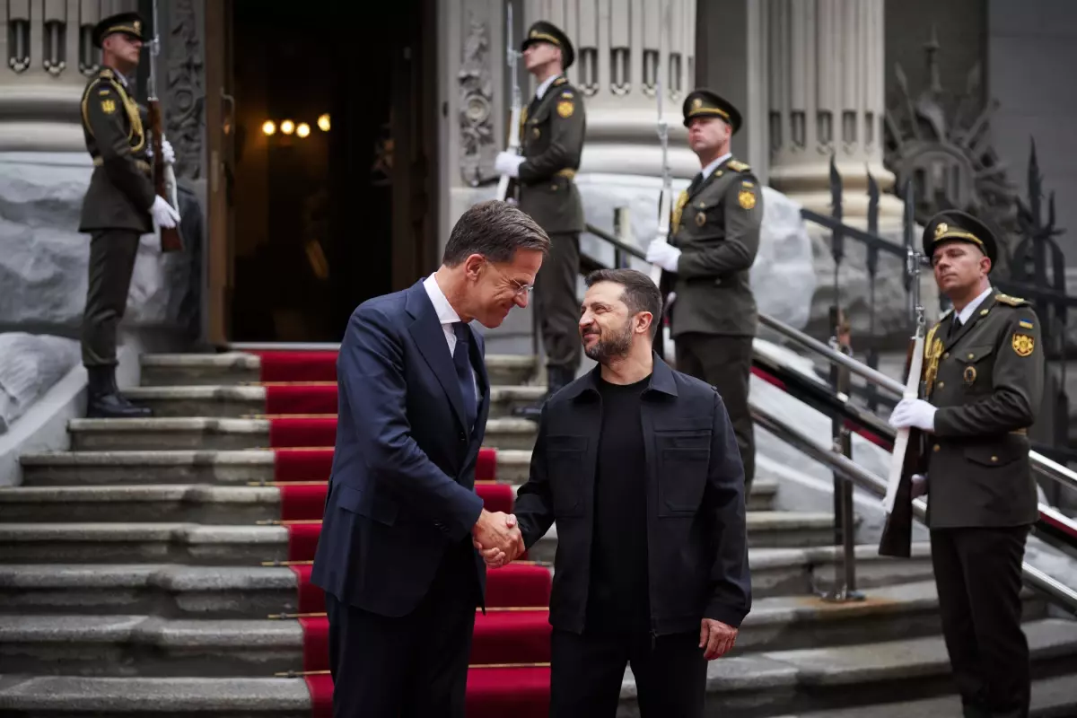 Zelenskiy ve Rutte Kiev\'de Görüştü