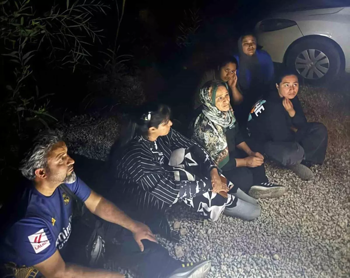 Muğla\'da 6 Düzensiz Göçmen ve 2 Kaçakçı Yakalandı