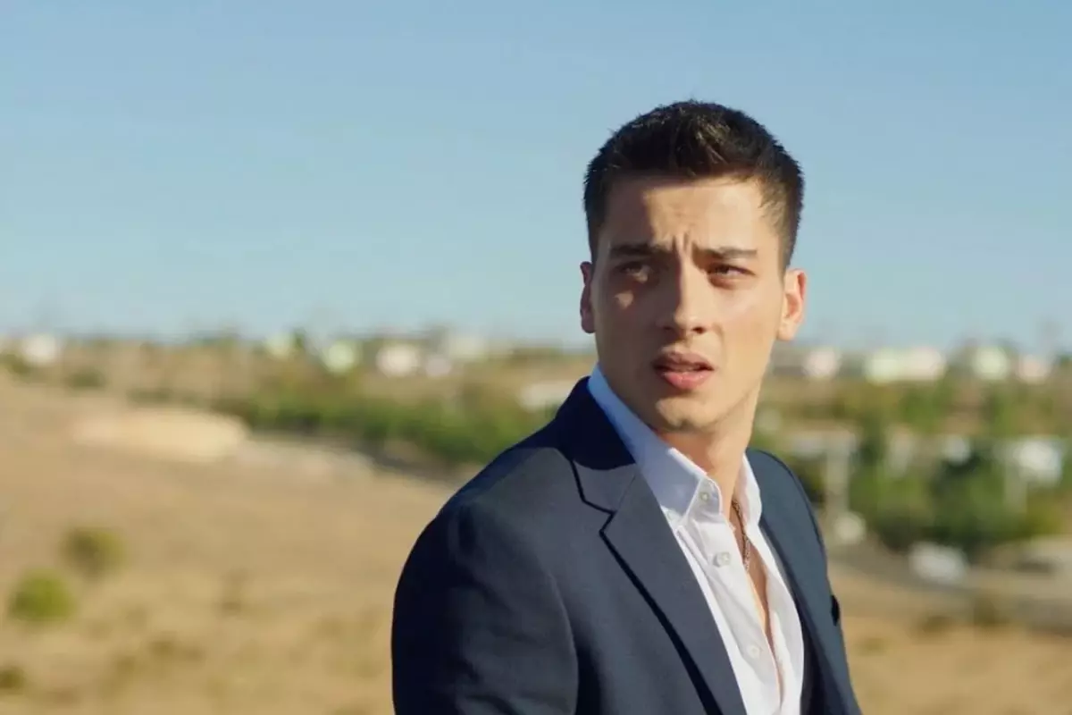 Atakan Özkaya\'nın acı günü! Babasını son yolculuğuna uğurluyor