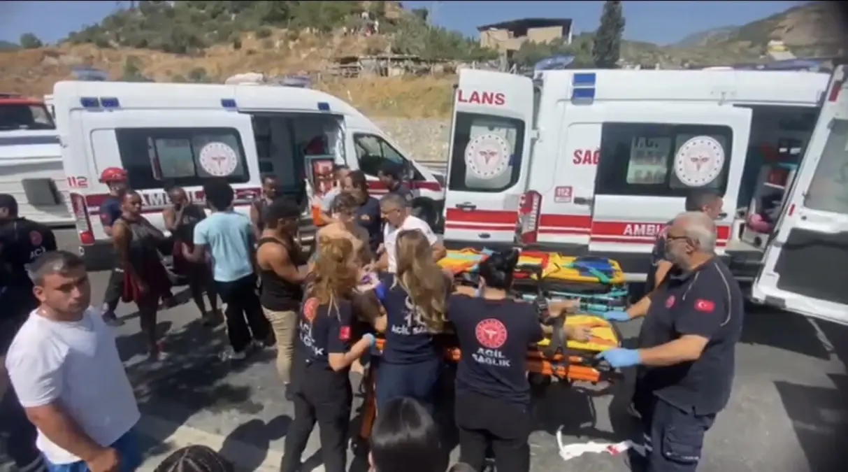 Midibüs Devrildi: 7 Yaralı