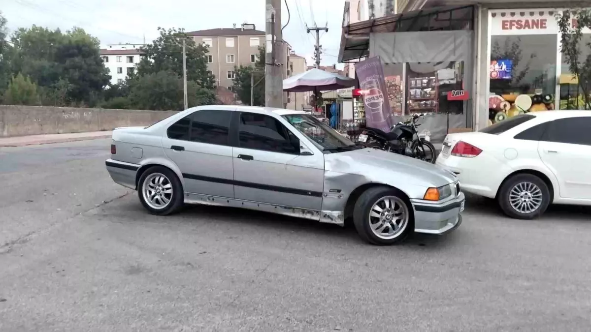 Bafra\'da Motosiklet ve Otomobil Çarpıştı