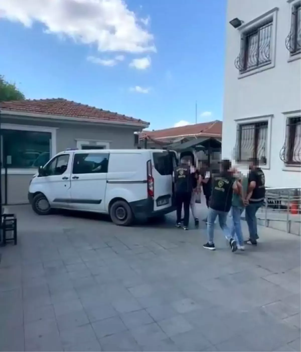 Bağcılar\'da Silahlı Operasyon: 2 Şüpheli Tutuklandı