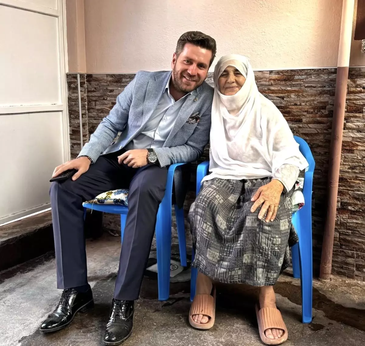 Başkan Tatık yaşlı kadının talebi üzerine çalışmaları kendi yönetti