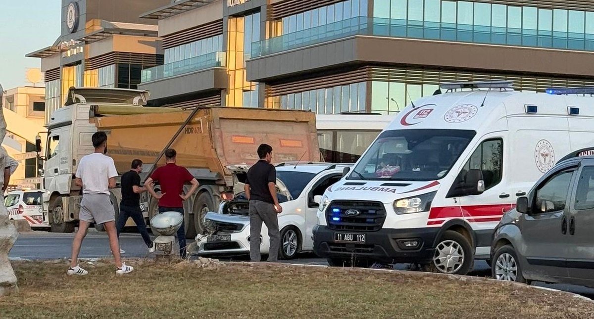 Bilecik\'te Trafik Kazası: 3 Yaralı