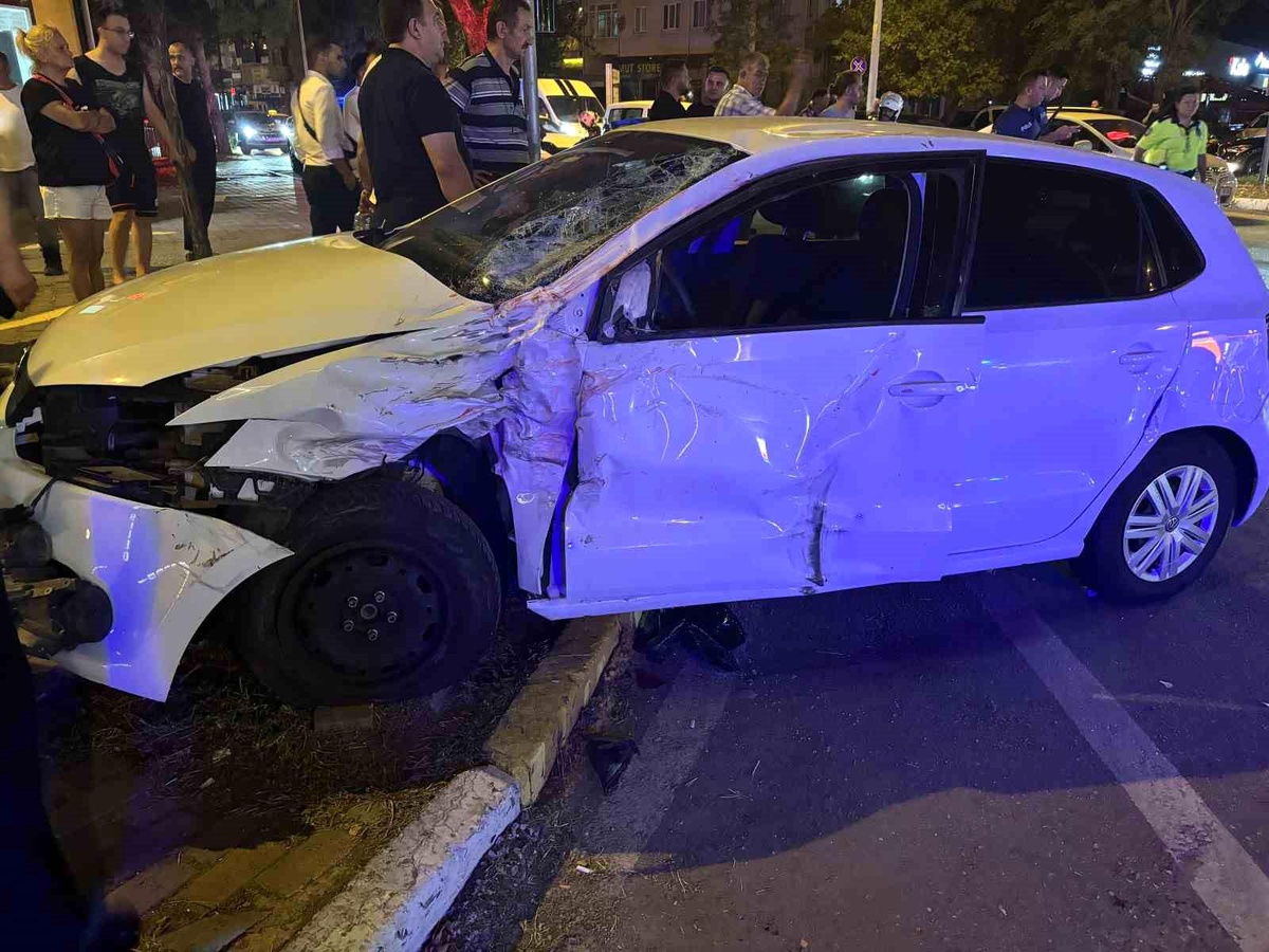 Edirne\'de Trafik Kazası: 3 Yaralı