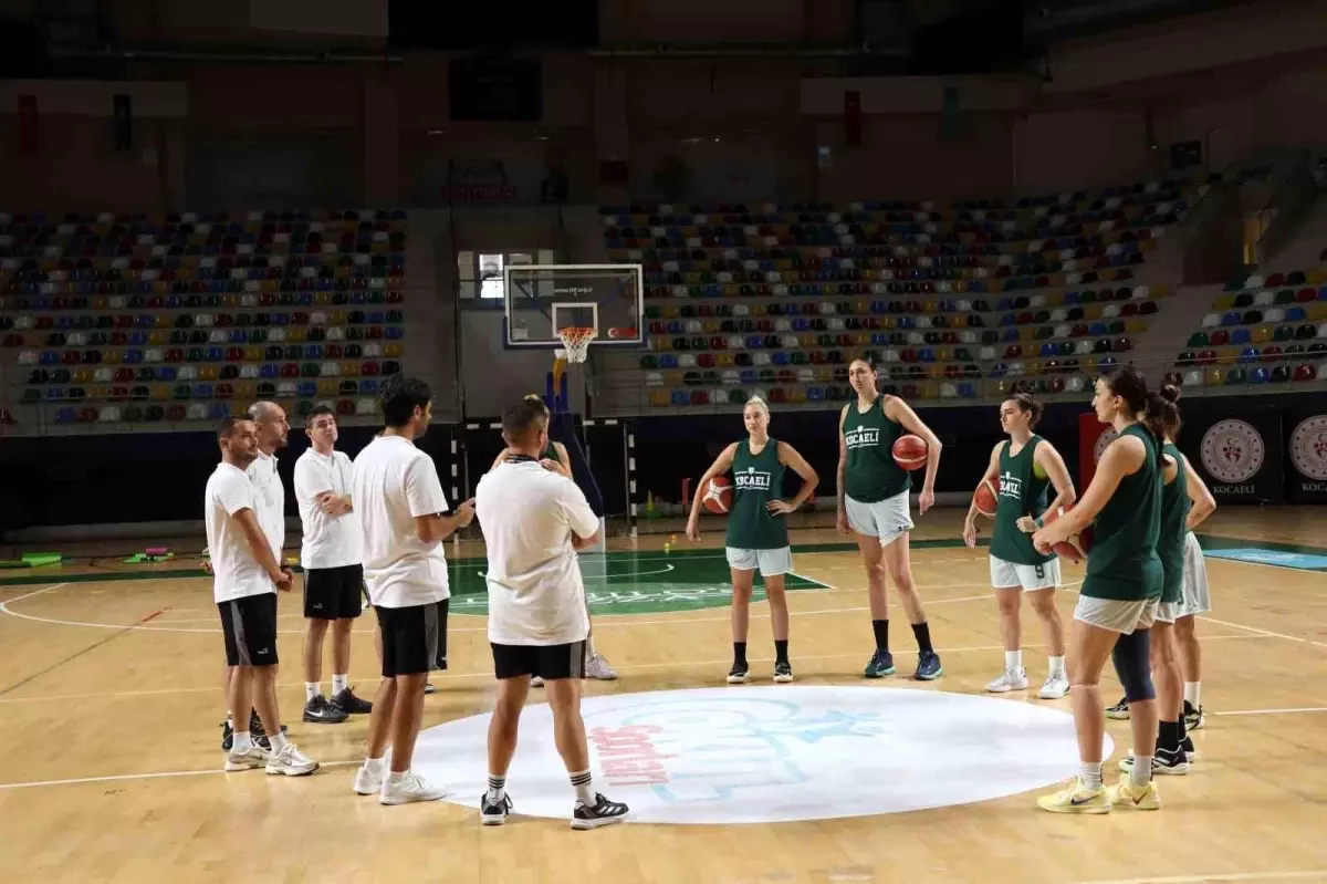 Kocaeli Kadın Basketbol Takımı Efe Güven\'e Emanet