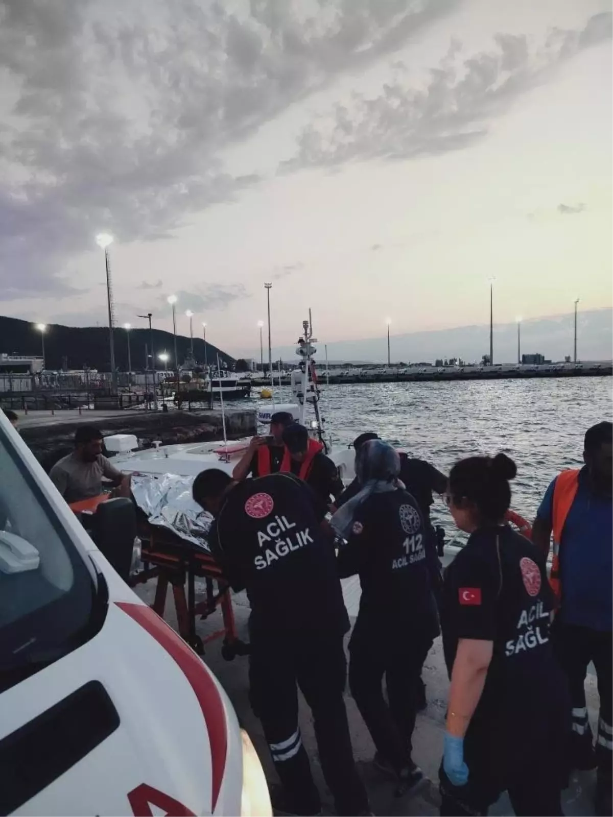 Feribotta can pazarı! Genç kadın atladı, yolcu kurtardı