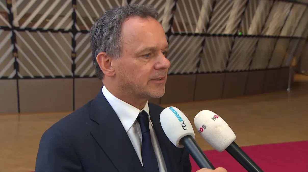 Hollanda\'da Bakanlar İstifa Etti