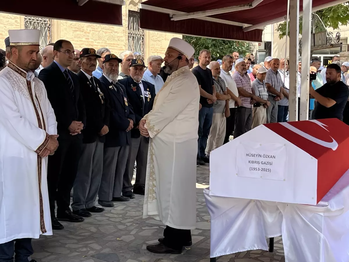Kıbrıs Gazisi Hüseyin Özkan Son Yolculuğuna Uğurlandı